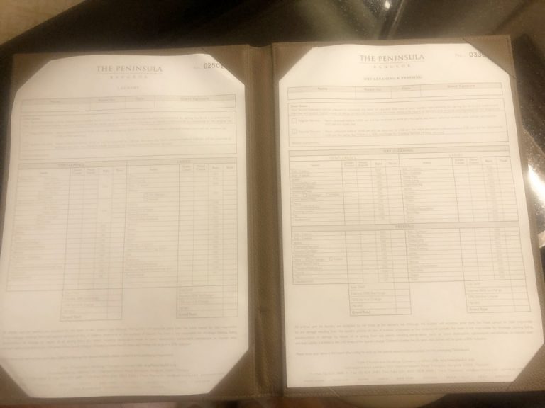 クローゼットに入っていたメニュー一覧。何を何点出すのか、ドライクリーニングなのかアイロンはどうするかなどが記入できます