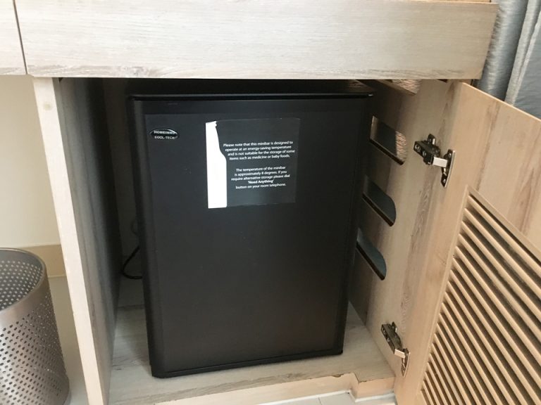 冷蔵庫(閉じた状態)