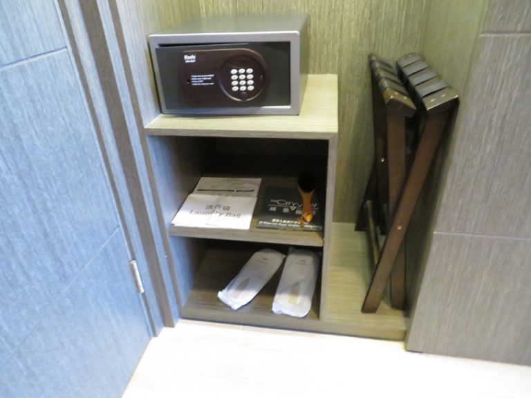 クローゼットの中にセーフティボックス