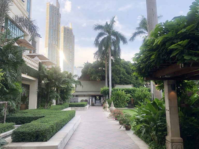 中庭への入り口