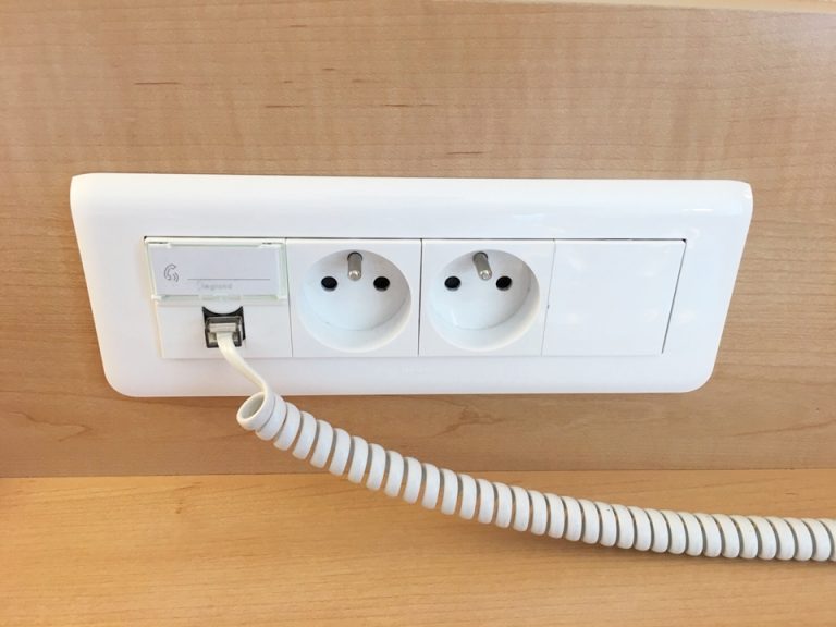 デスク コンセント