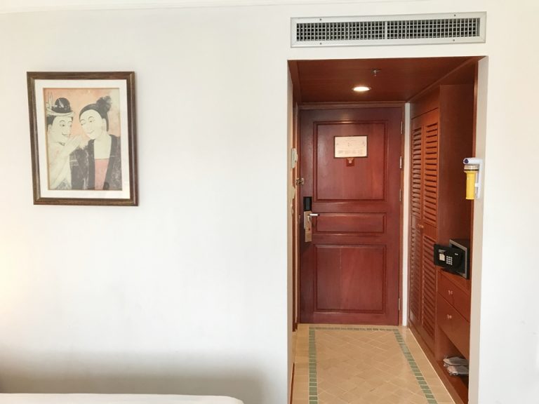 入り口に向かって1