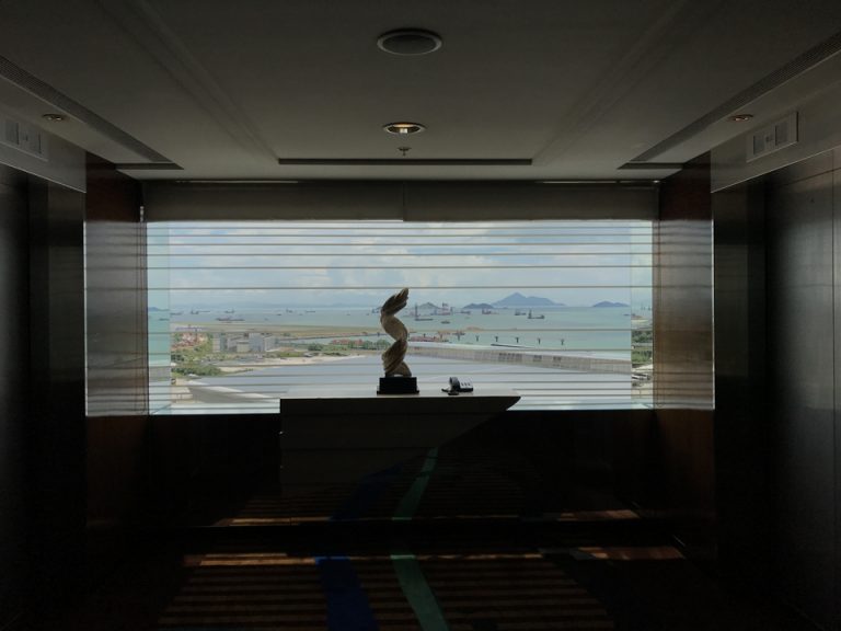 客室階廊下エレベーターホール4