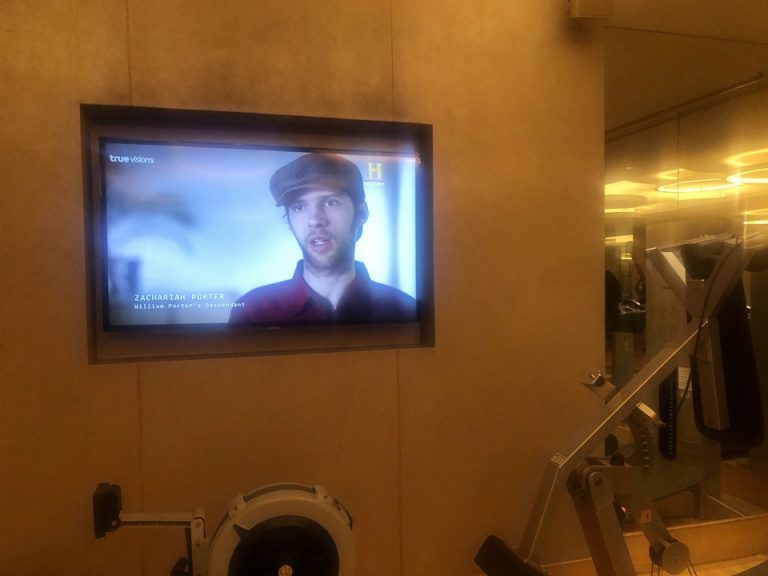 ジムにある大型テレビ