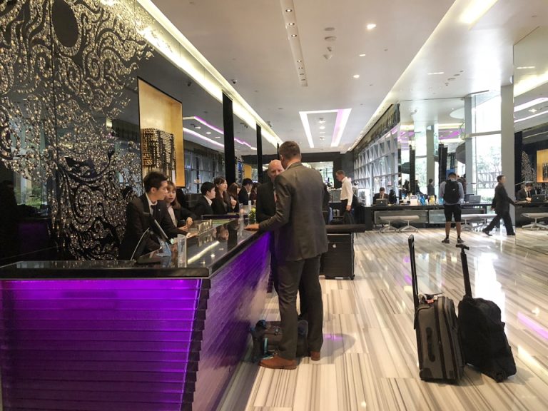 フロントデスク