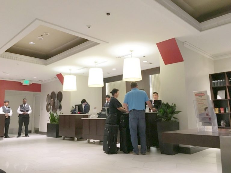 フロントデスク