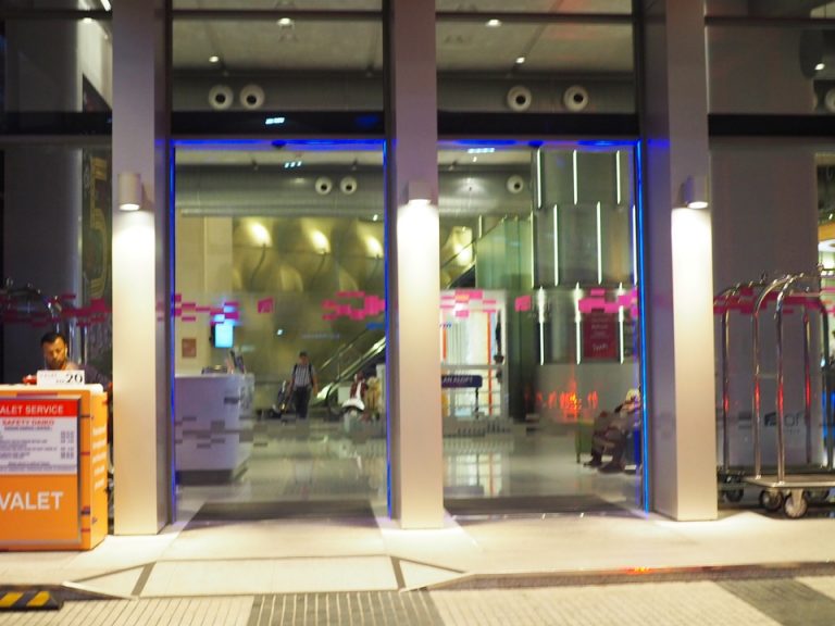 エントランス内観