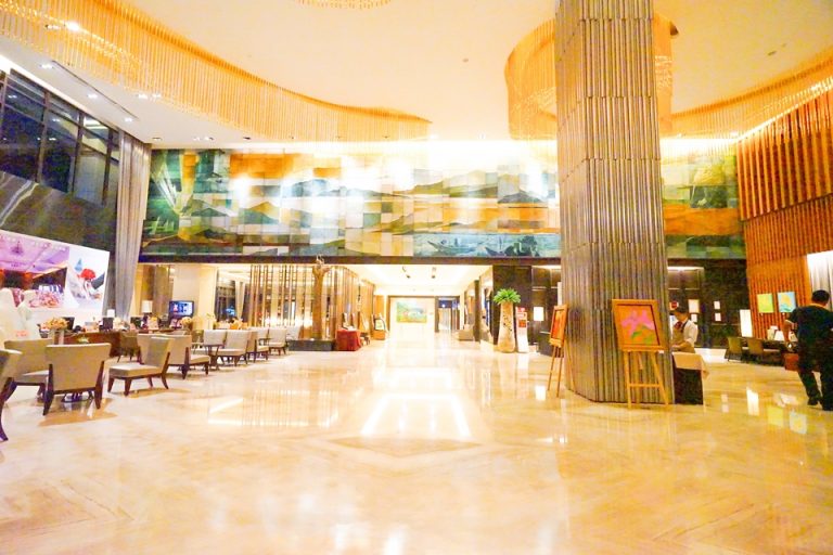 エントランス内観