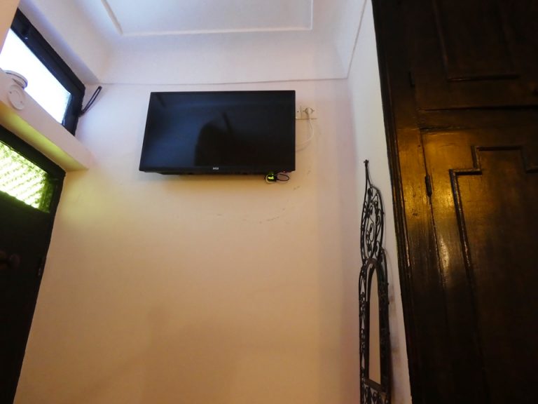 ベッド側からテレビ