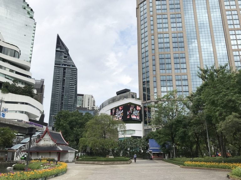 ベンシャリン公園から見エンポリアムとエムクオーティ5