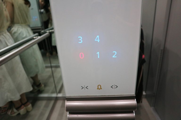 エレベーター階層ボタン