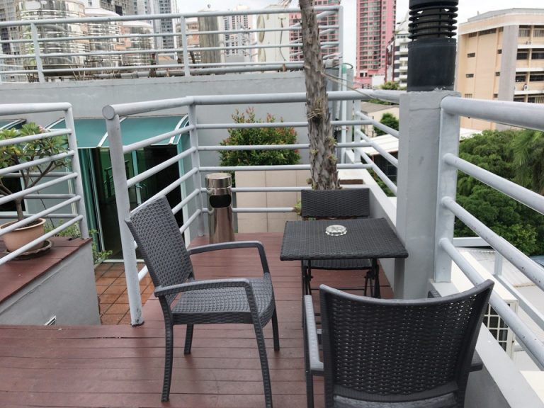 プールのテーブル2