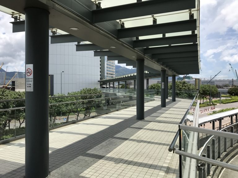 ホテルからアジアワールドまでの渡り廊下4