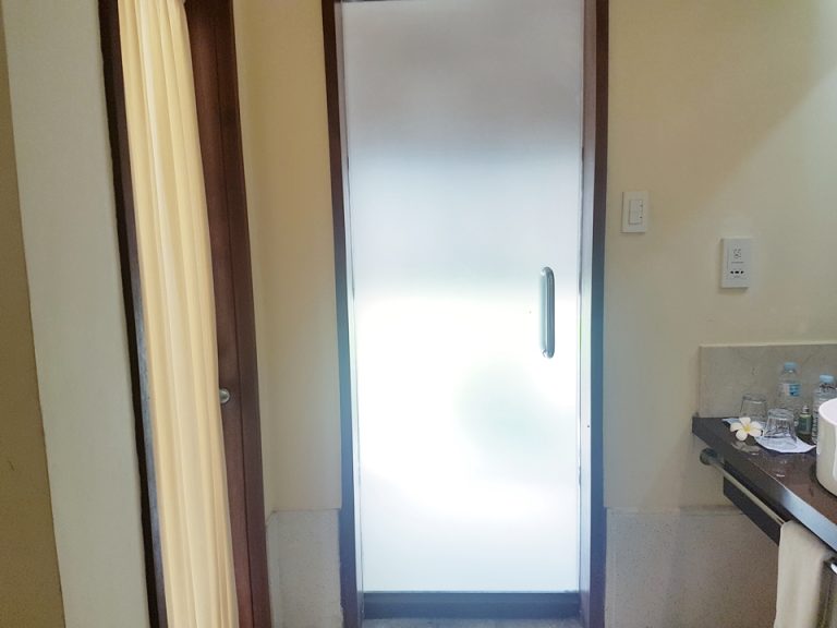 バスルーム:シャワー室ドア