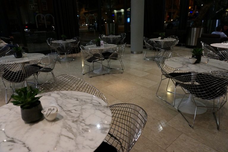 レストランPODIUMバーエリア