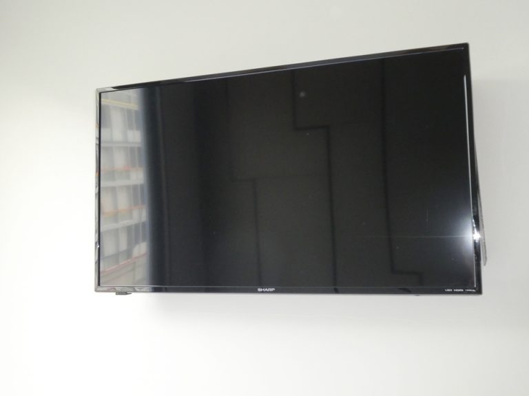 テレビをベッド側から