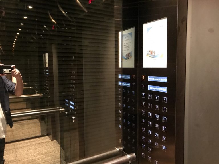 エレベーター12
