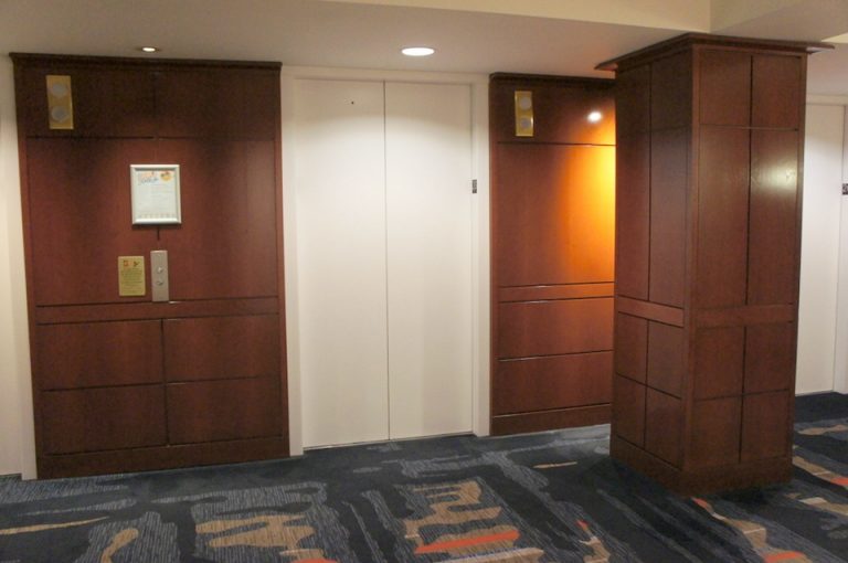 客室階のエレベーターホール
