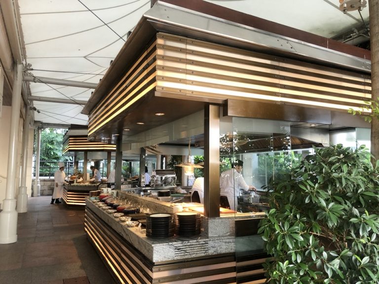 『リバーカフェ&テラス』のオープンキッチン