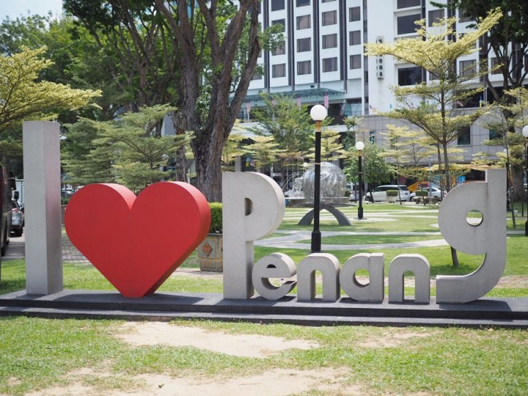 ホテル近くの広場