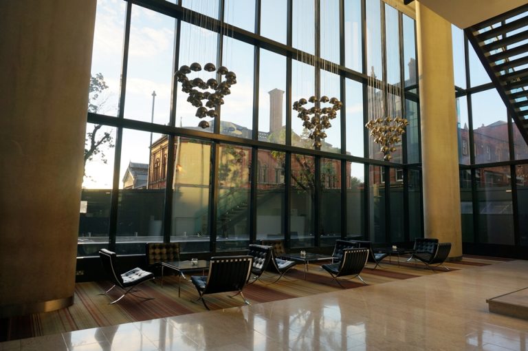 フロント待ち合い席