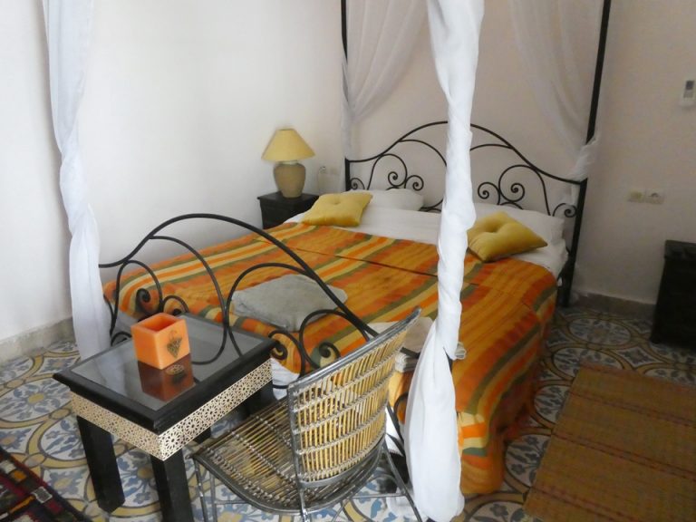 客室全体(窓際方向)