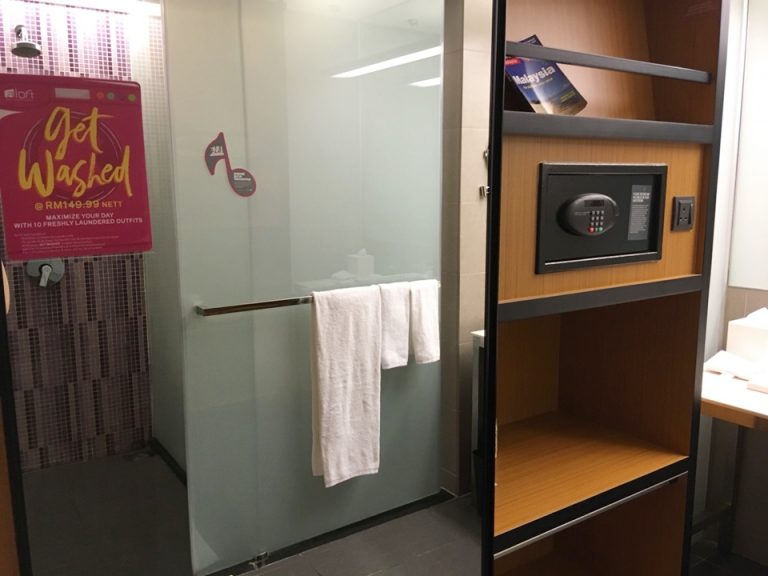 クローゼット外観(閉じた状態)