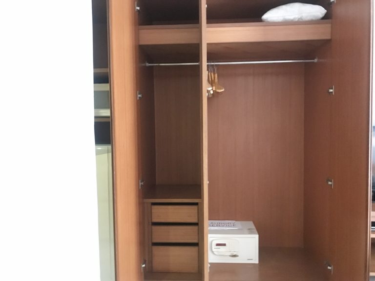 クローゼット内部2