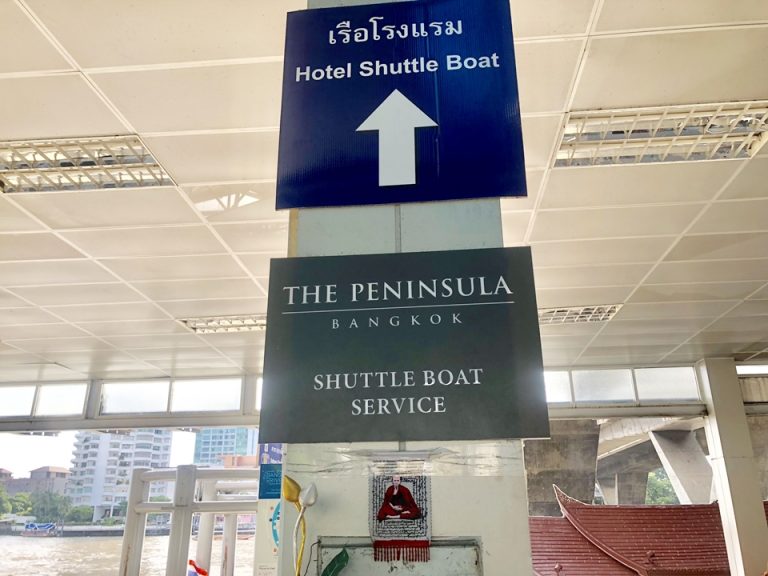 BTS(高架鉄道)サパーンタクシン駅からチャオプラヤ川のボート乗り場に行くとペニンシュラ宿泊者専用の船が迎えにきてくれます