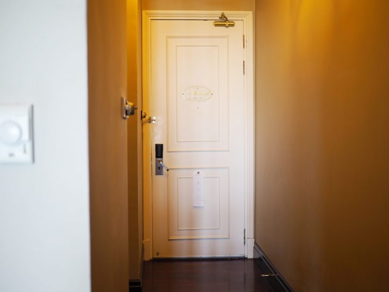 客室入口内観ドア