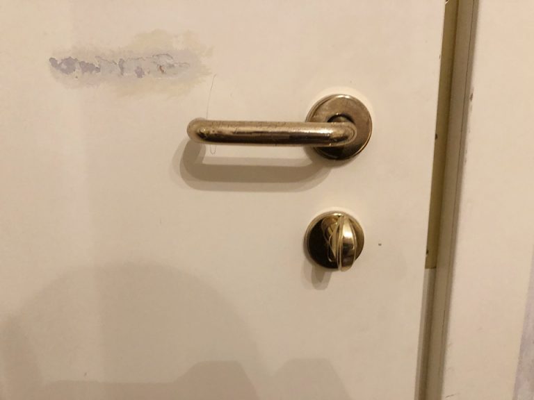 客室入口内観ドア