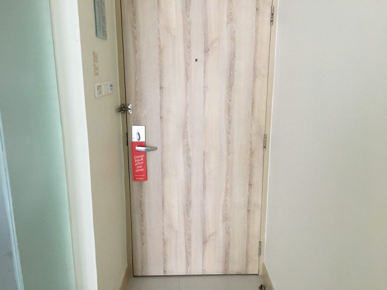 客室入口内観ドア