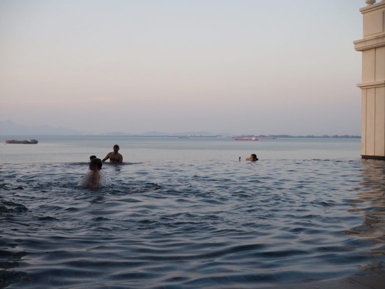 プール2 新館にあります サンセットの様子です