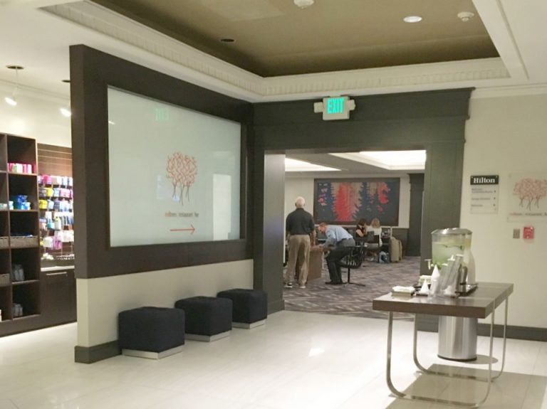 レストラン入り口