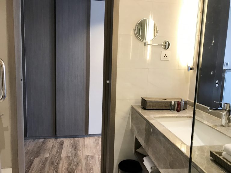 シャワールームから入り口1