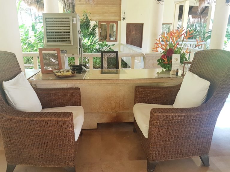 フロント:同じものが四ヶ所ありそれぞれでフロント機能を果たします