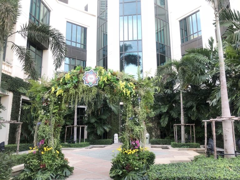 中庭からホテルに入るにはこんな可愛いアーチもあります