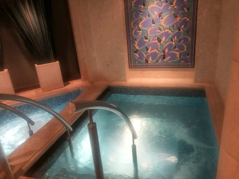 ジムとスパと兼用で使えるジャグジー