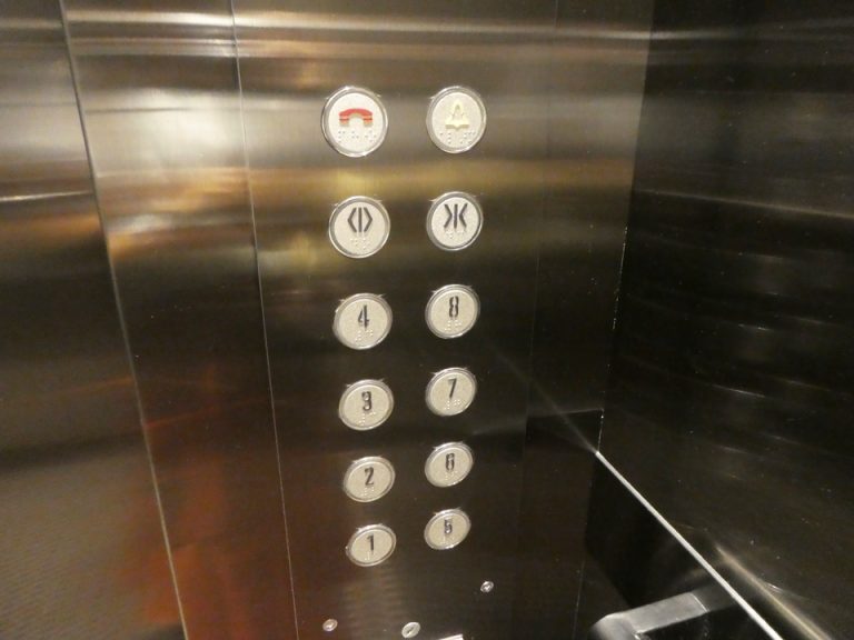 エレベーターボタン