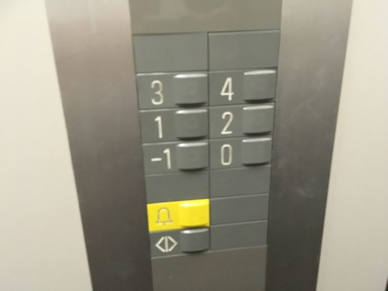エレベーターボタン