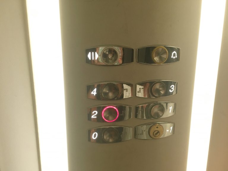 エレベーターボタン