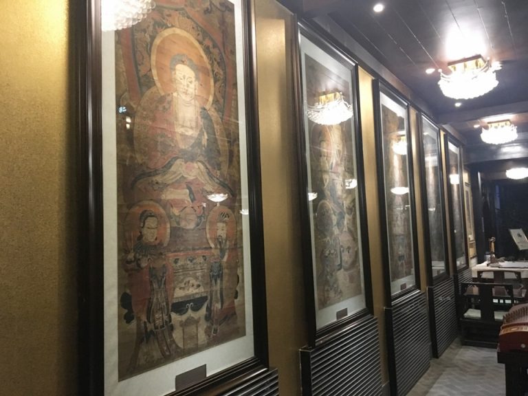 ロビーにある仏画