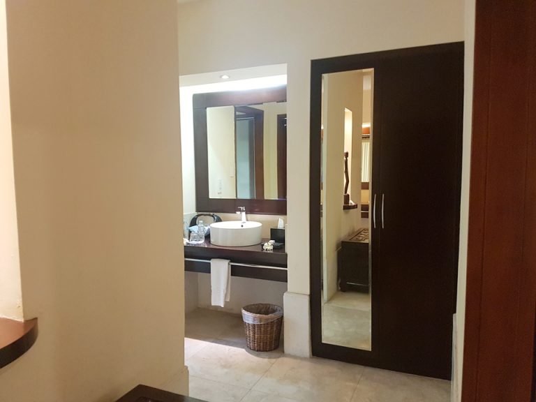 バスルーム:クローゼット閉