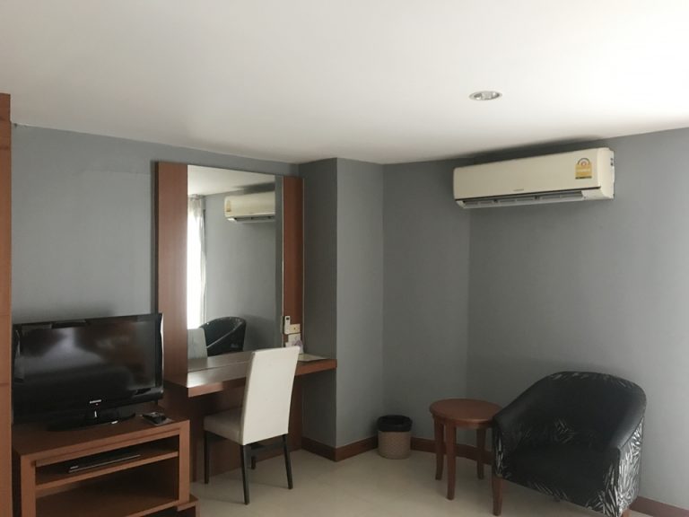 ベッドからテレビ1