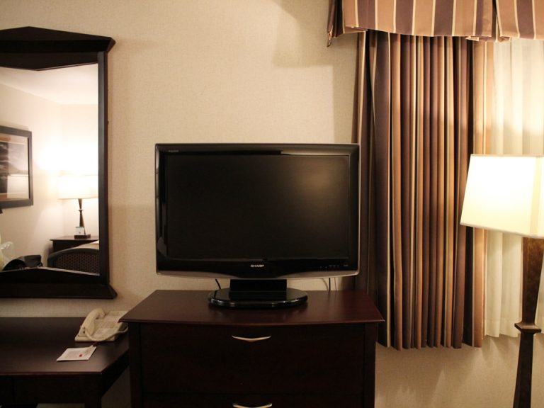 ベッドからテレビ1