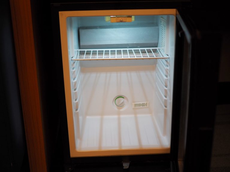 冷蔵庫(開けた状態)