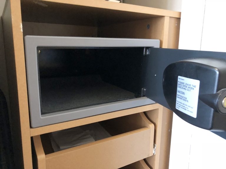 セキュリティーボックス(開いている)