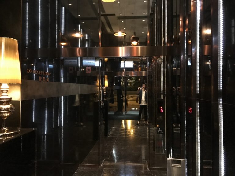エレベーターホール 地上階