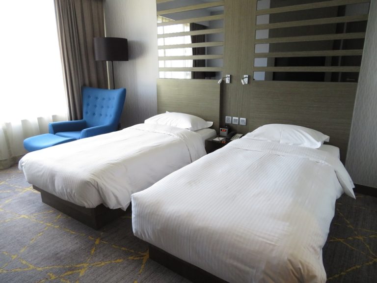 シングルベット二台の客室