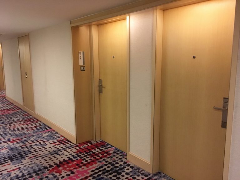 部屋入り口